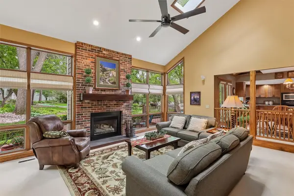 7008 Rocklyn Circle, Urbandale, IA 50322