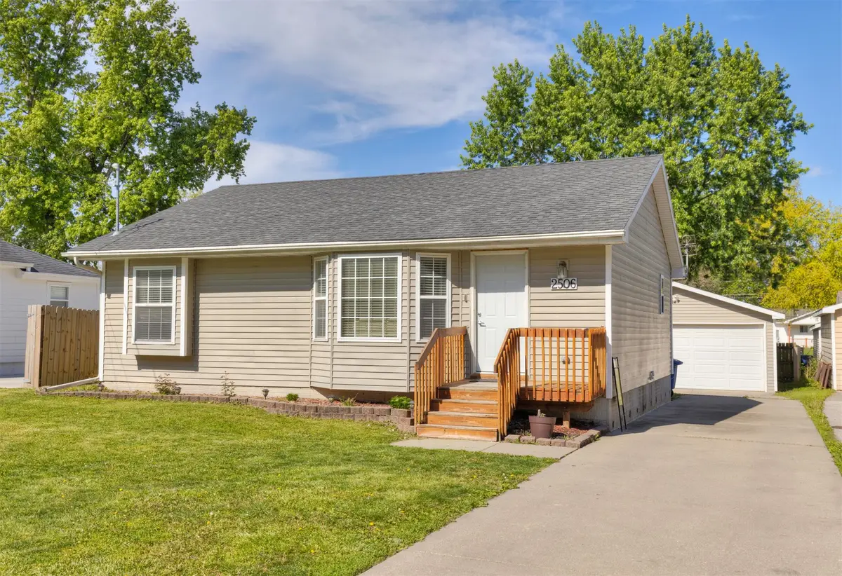 2506 E 39th Court, Des Moines, IA 50317 - #1