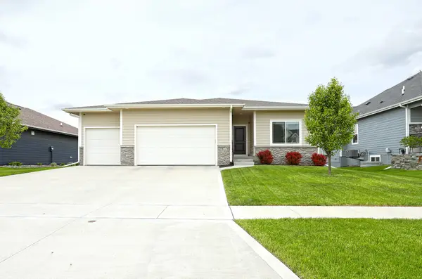 827 33rd Court Sw, Altoona, IA 50009
