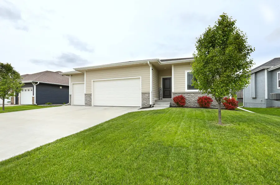 827 33rd Court Sw, Altoona, IA 50009 - #2