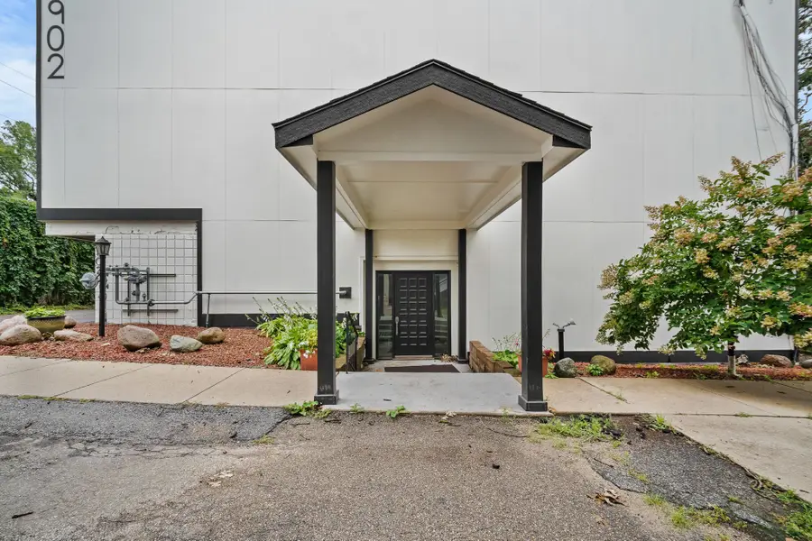 4902 University Avenue #325, Des Moines, IA 50311 - #2