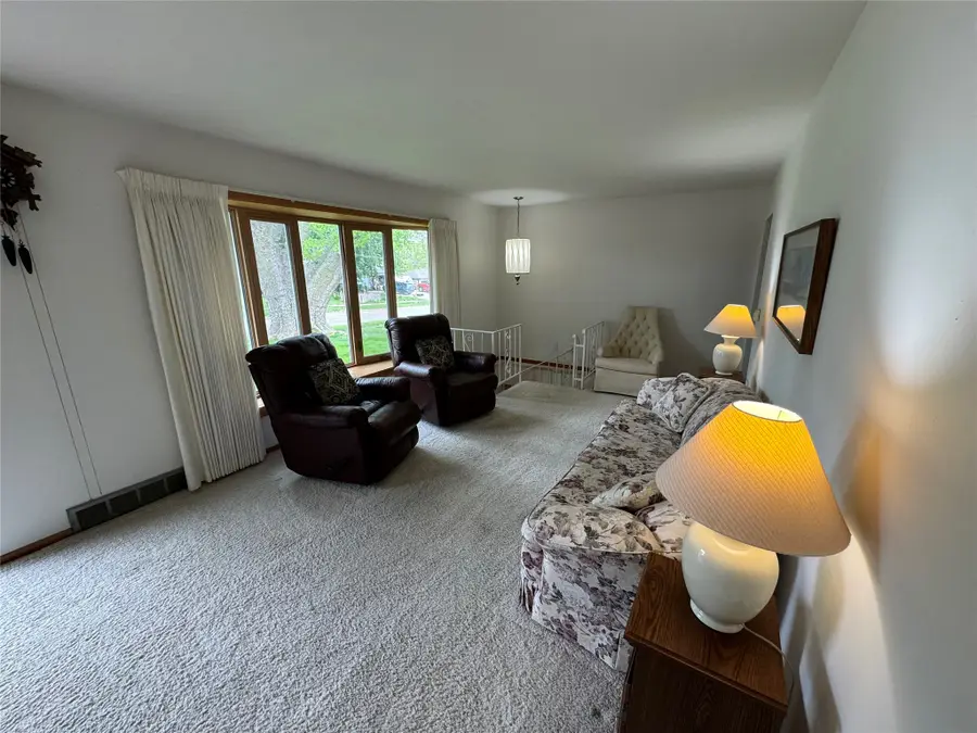 8140 Villa Drive, Des Moines, IA 50320 - #2