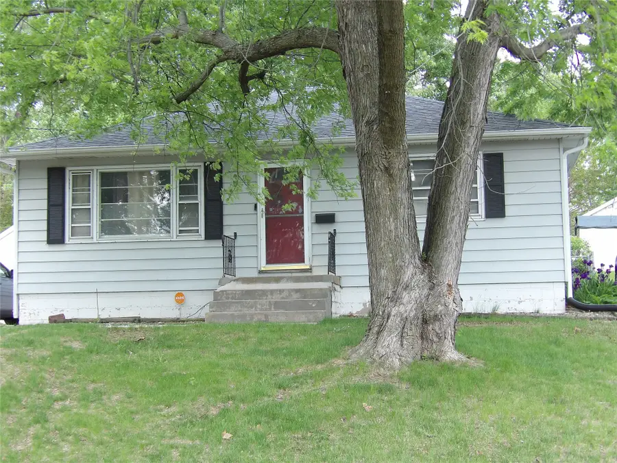 3201 57 Street, Des Moines, IA 50310 - #2