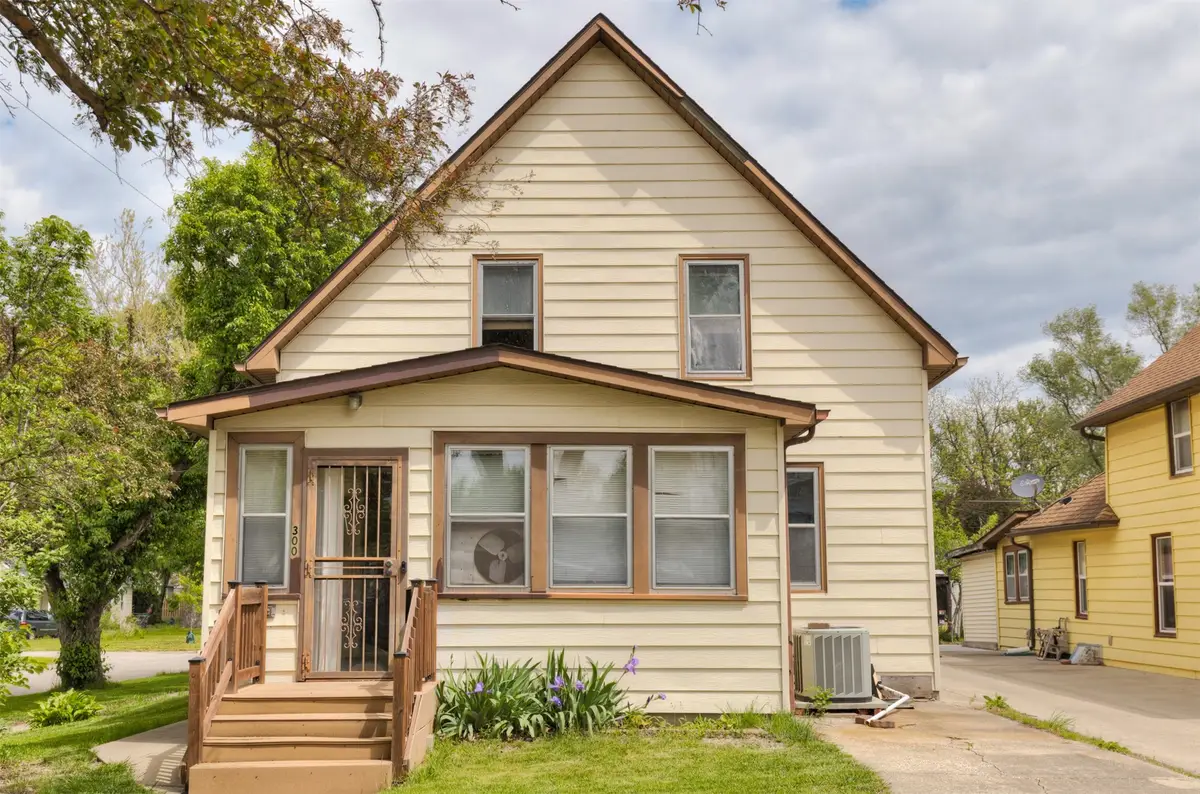 300 E Granger Avenue, Des Moines, IA 50315 - #1