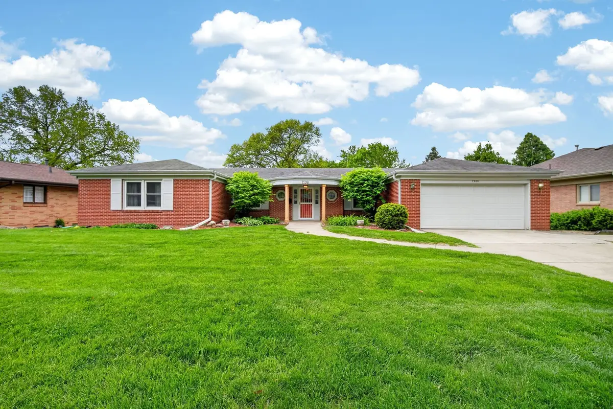 7208 Bellaire Avenue, Windsor Heights, IA 50324 - #1