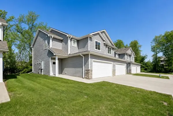 260 Amberwood Drive, Pleasant Hill, IA 50327