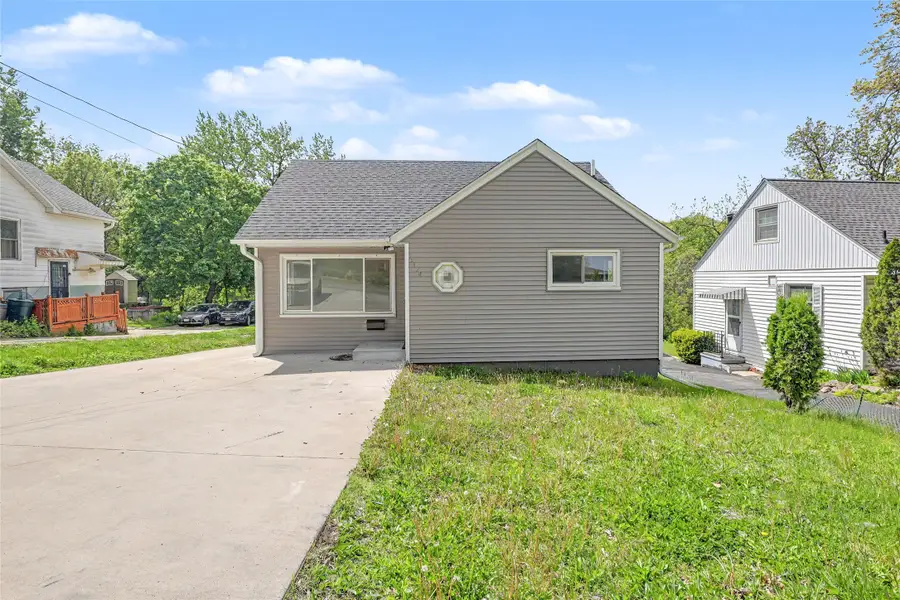 3120 30th Street, Des Moines, IA 50310 - #2