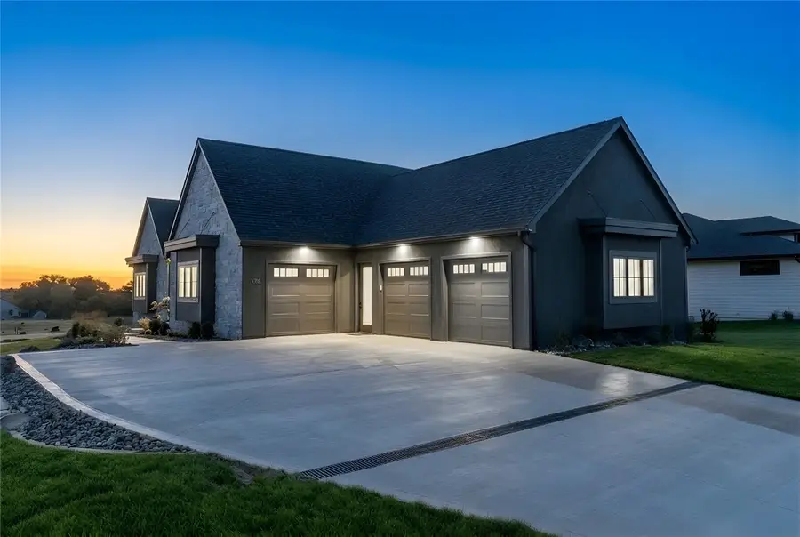 4735 Centennial Boulevard, Urbandale, IA 50323 - #2