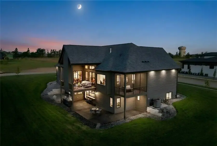 4735 Centennial Boulevard, Urbandale, IA 50323 - #3