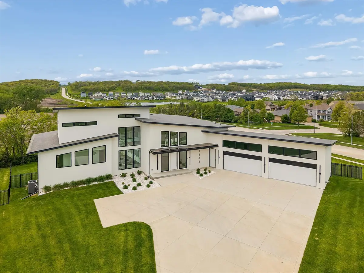 1505 S Dawsons Cove, West Des Moines, IA 50266 - #1
