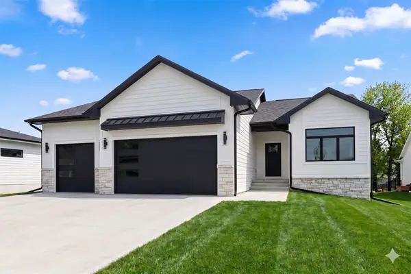 679 SW 15th Street, Grimes, IA 50111