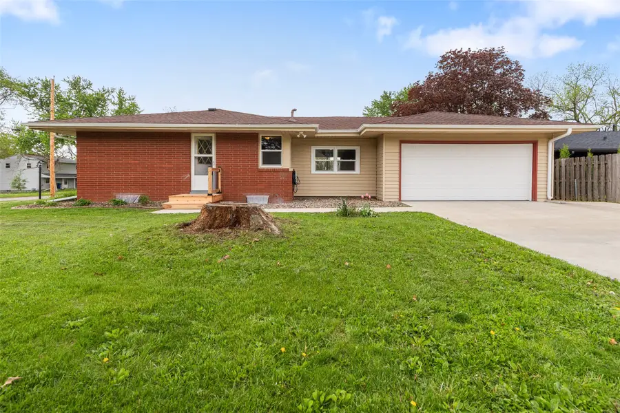 3300 SE 8th Street, Des Moines, IA 50315 - #3
