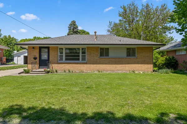 1512 Richmond Avenue, Des Moines, IA 50316