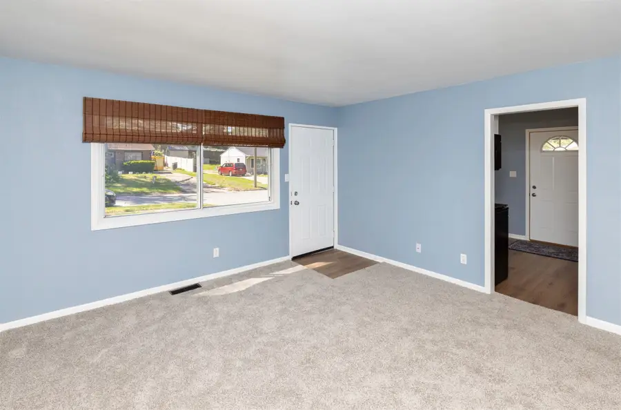 4106 E Seneca Avenue, Des Moines, IA 50317 - #2