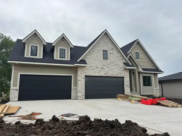 15801 Hickory Drive, Urbandale, IA 50323