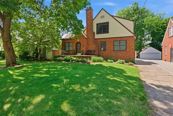 2702 41st Place, Des Moines, IA 50310