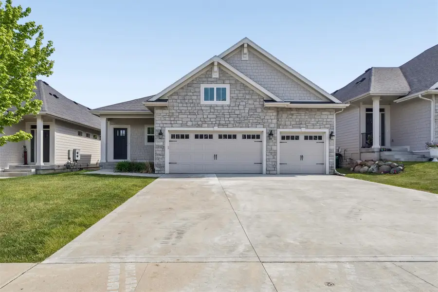 14406 Holcomb Avenue, Urbandale, IA 50323 - #2