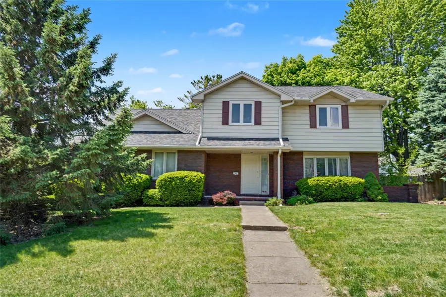 900 Prairie View Drive, West Des Moines, IA 50266 - #2