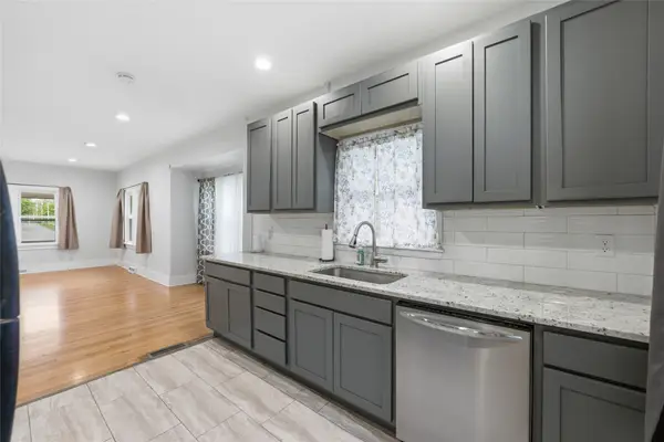 1716 E 14th Street, Des Moines, IA 50316