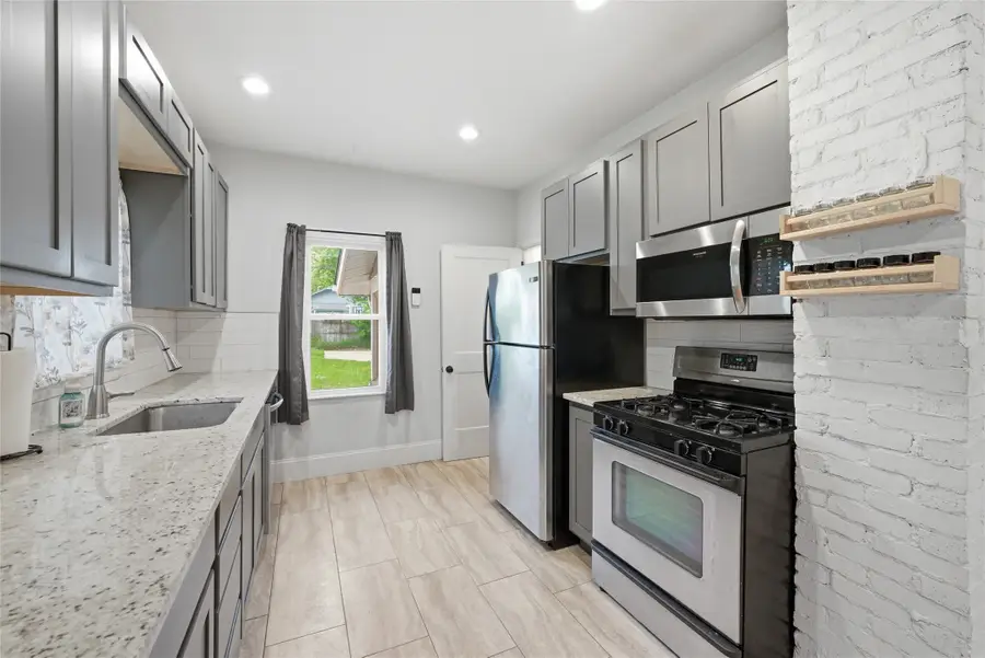 1716 E 14th Street, Des Moines, IA 50316 - #3