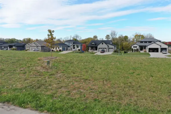 8082 NW 100th Street, Johnston, IA 50131