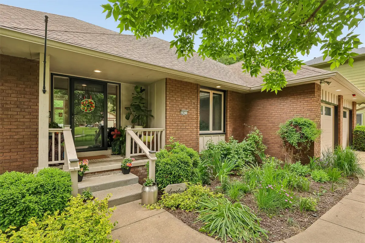 2821 Thornton Avenue, Des Moines, IA 50321 - #1