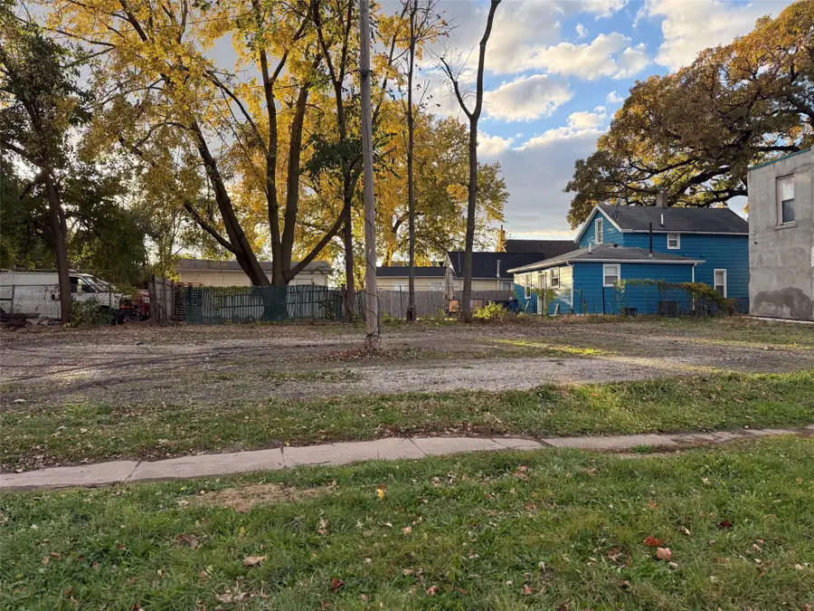 1018 E 12th Street, Des Moines, IA 50316 - #2