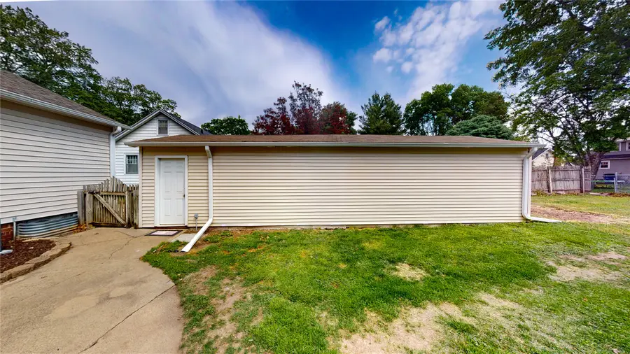 4045 11th Place, Des Moines, IA 50313 - #3