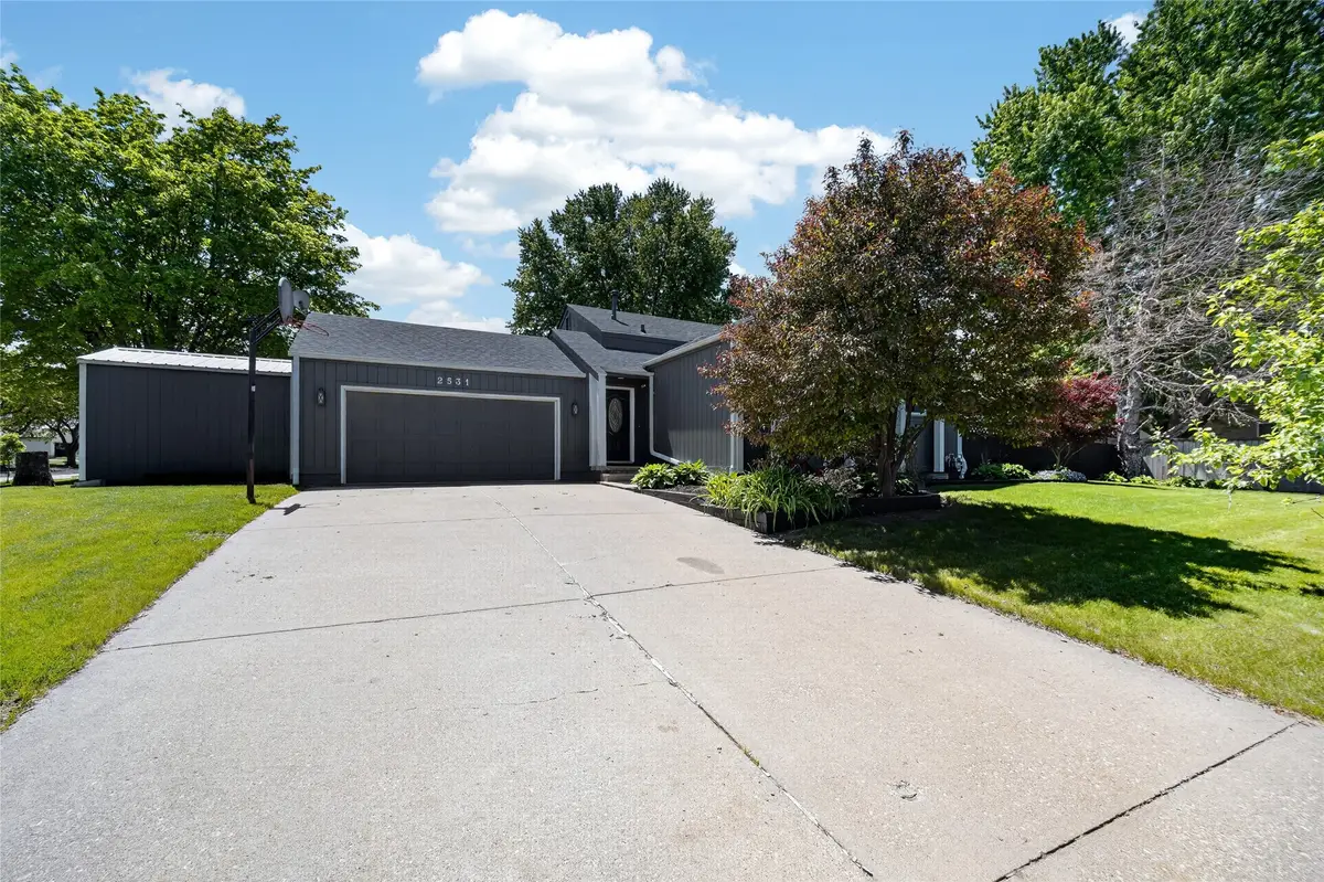 2531 E Rose Avenue, Des Moines, IA 50320 - #1
