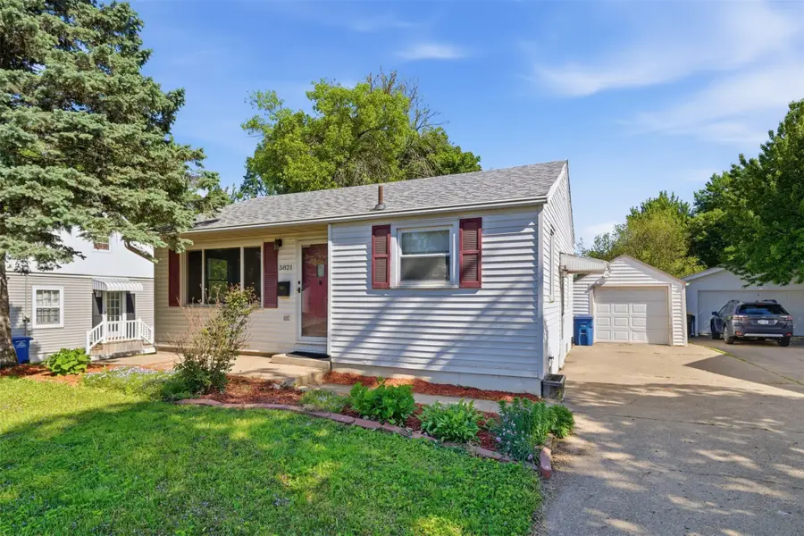 5821 Clark Street, Des Moines, IA 50311 - #2