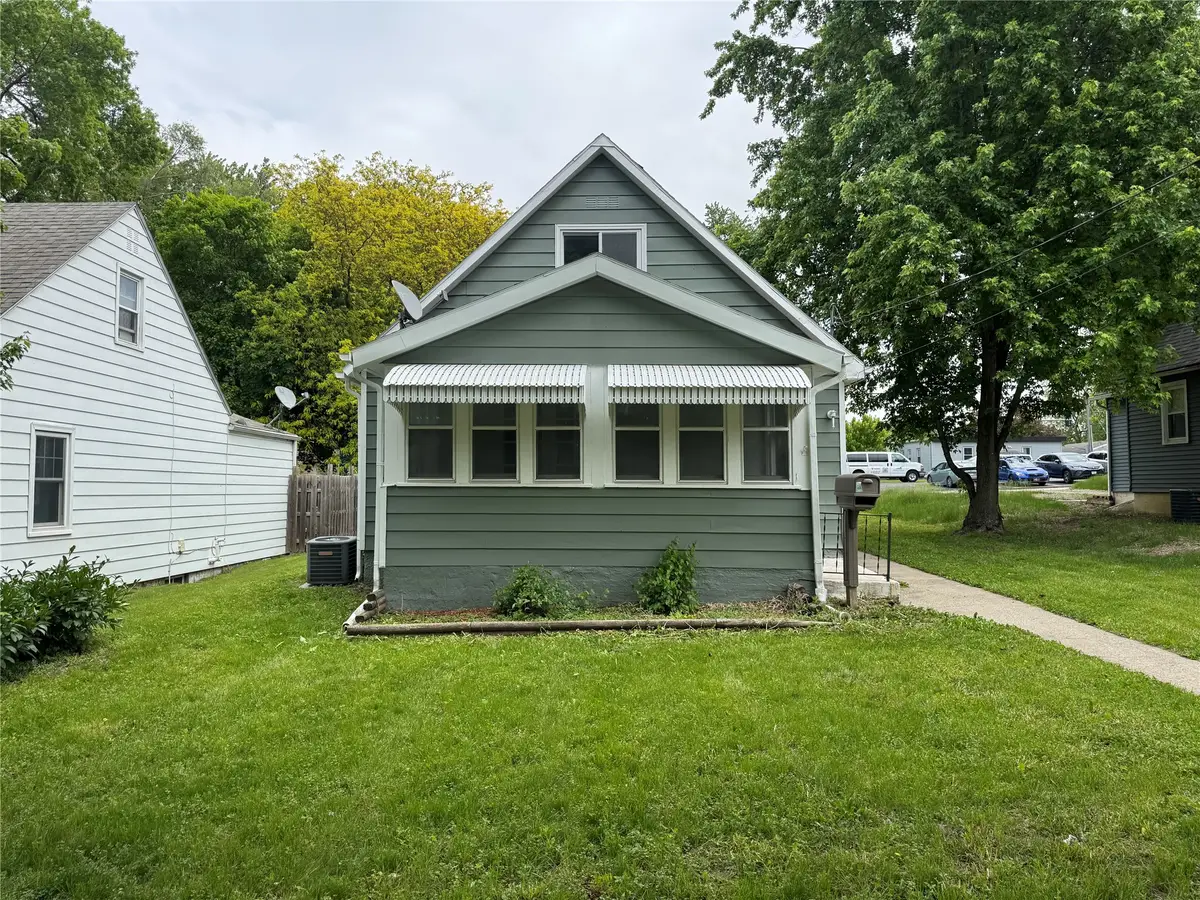 4007 7th Street, Des Moines, IA 50313 - #1
