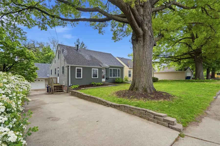 3015 40th Place, Des Moines, IA 50310 - #2