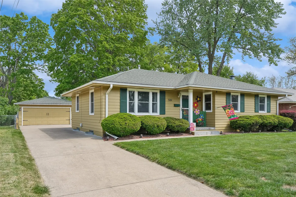 3211 Bel Aire Road, Des Moines, IA 50310 - #1