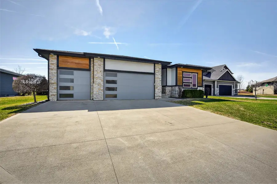 340 NE Hawk Circle, Waukee, IA 50263 - #2
