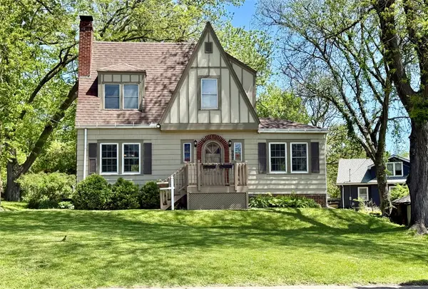 907 37th Street, Des Moines, IA 50312