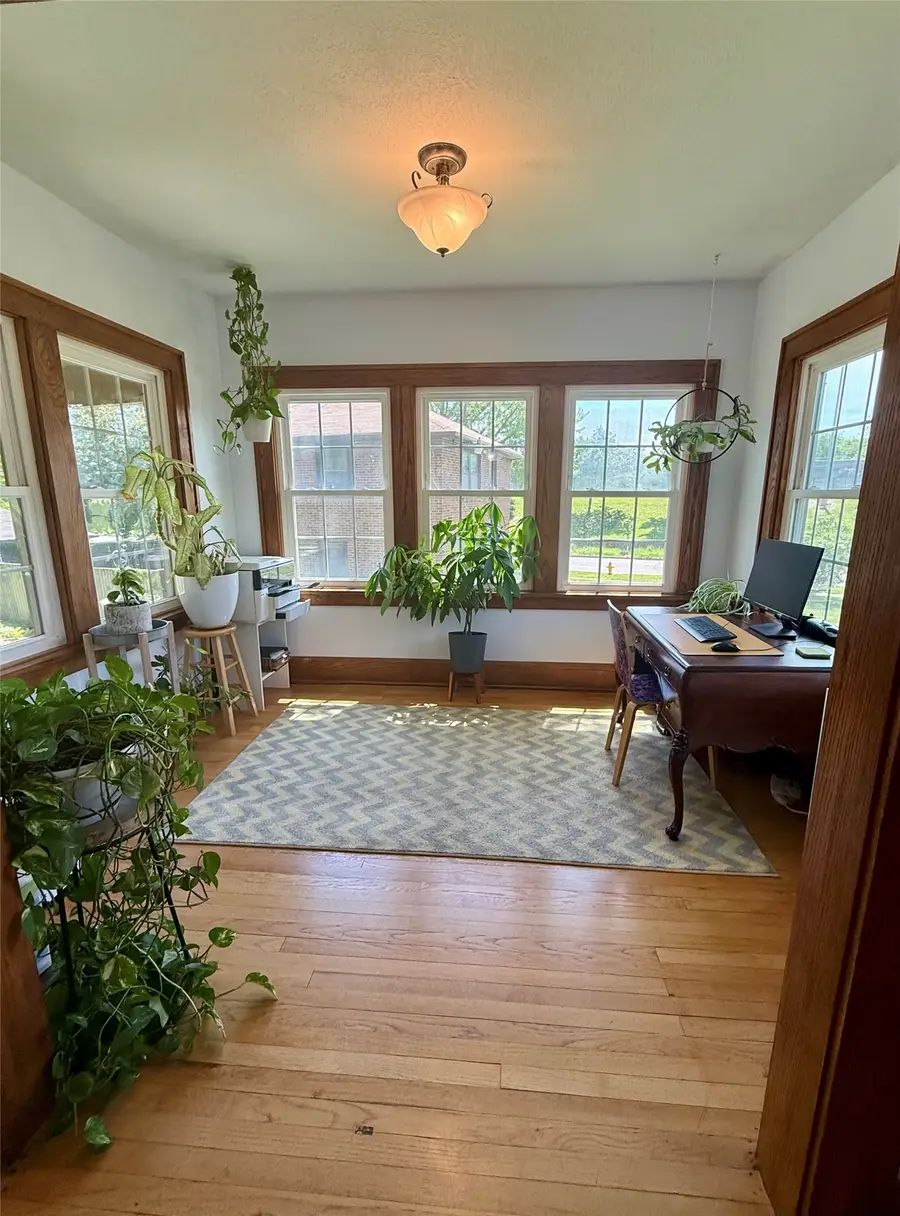 907 37th Street, Des Moines, IA 50312 - #2