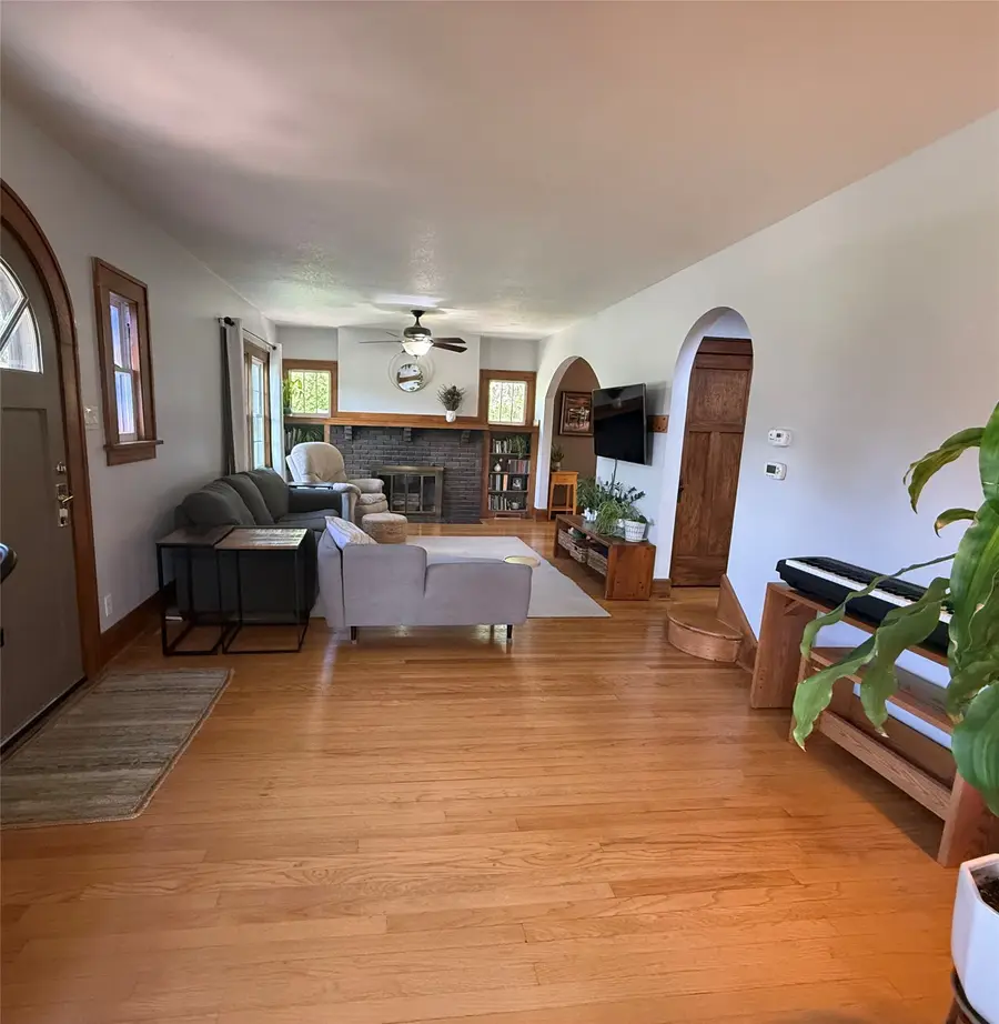 907 37th Street, Des Moines, IA 50312 - #3