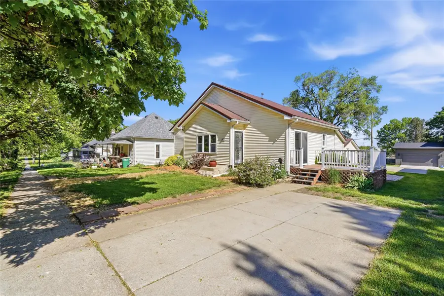 613 E Buchanan Street, Winterset, IA 50273 - #2