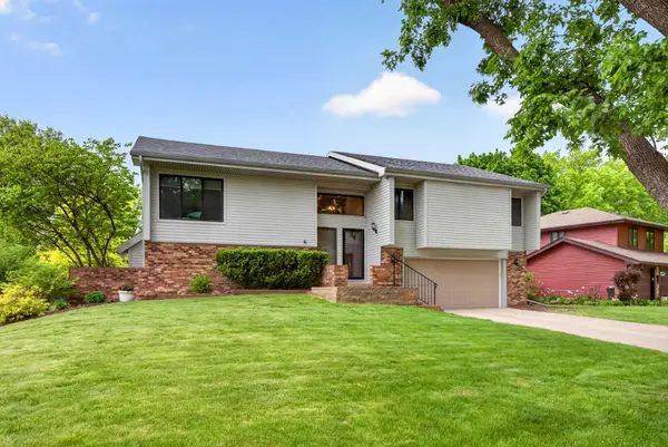 5648 Columbine Drive, Johnston, IA 50131