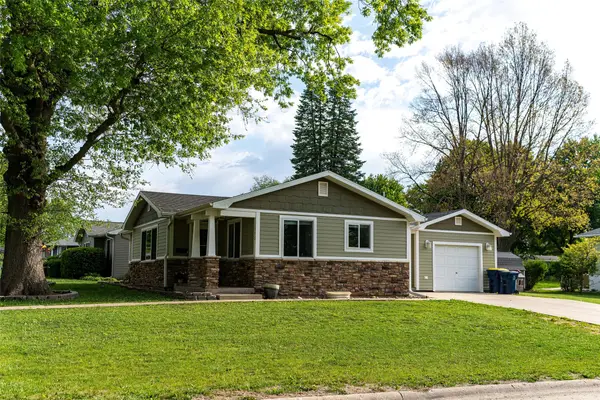 1352 E 3rd Street, Pella, IA 50219
