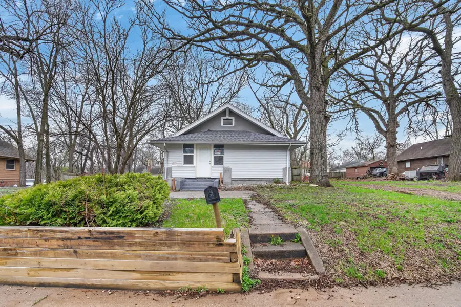 1817 22nd Street, Des Moines, IA 50310 - #2
