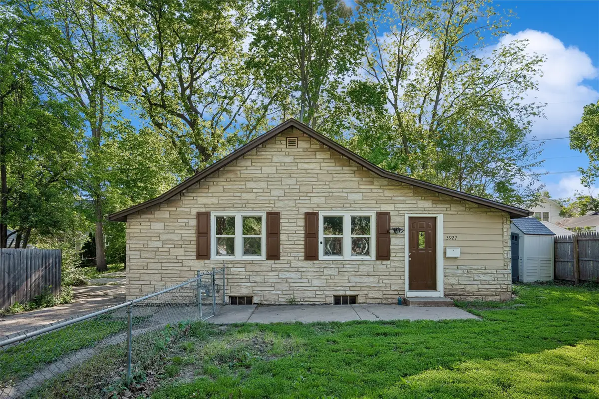 3927 11th Street, Des Moines, IA 50313 - #1