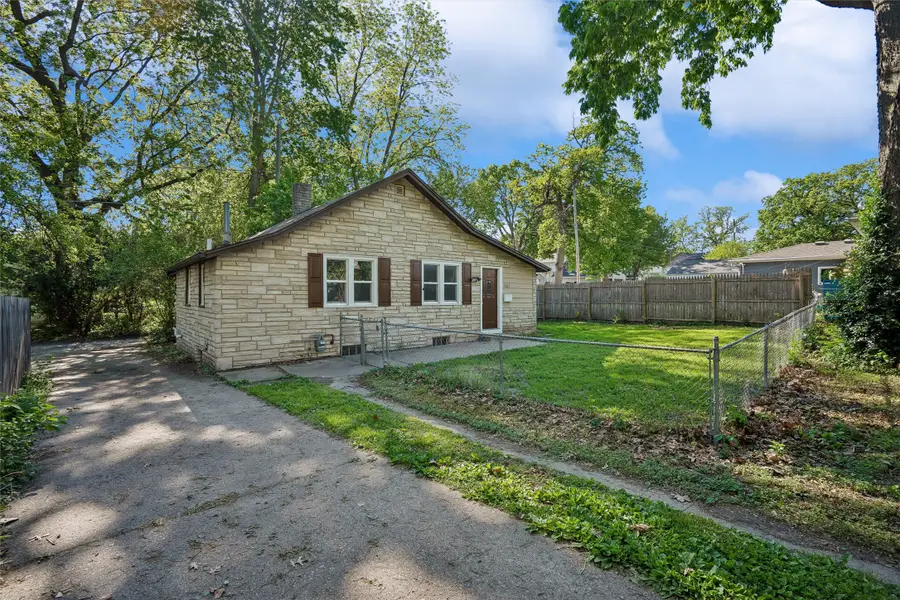 3927 11th Street, Des Moines, IA 50313 - #2
