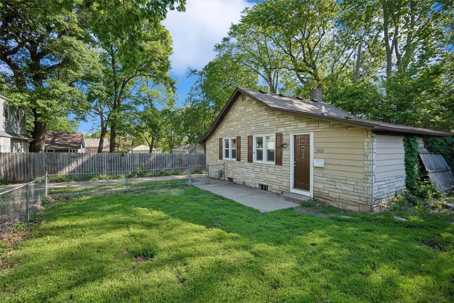 3927 11th Street, Des Moines, IA 50313 - #3