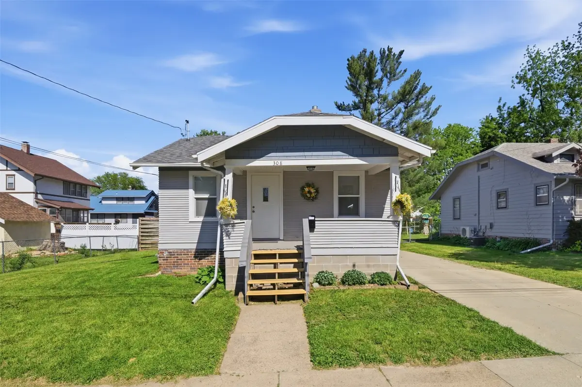 308 W 8th Street S, Newton, IA 50208 - #1