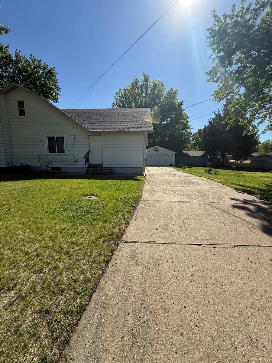 3601 Hull Avenue, Des Moines, IA 50317 - #3