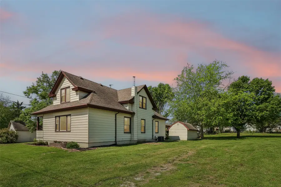 301 N Columbus Street, Pleasantville, IA 50225 - #2