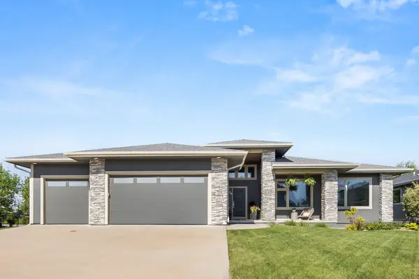 7906 NW 104th Court, Johnston, IA 50131