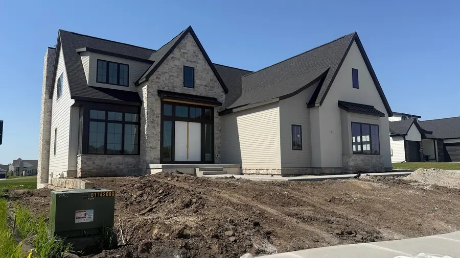 18270 Valleyview Circle, Clive, IA 50325 - #2