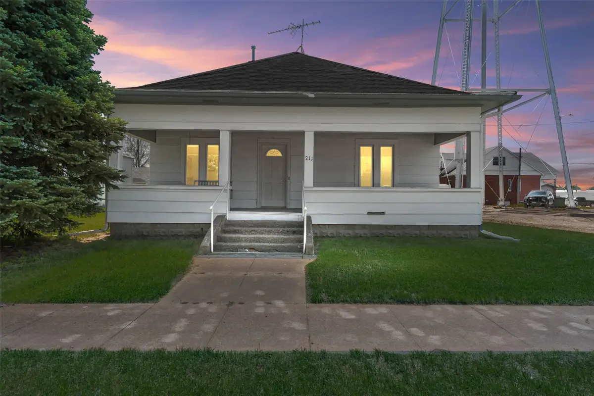 211 E Washington Street, Monroe, IA 50170 - #1